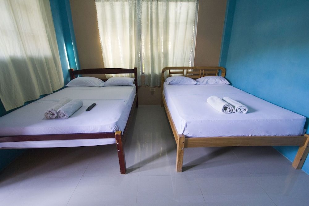 Hostal Alcazaba Quadruple Room 3