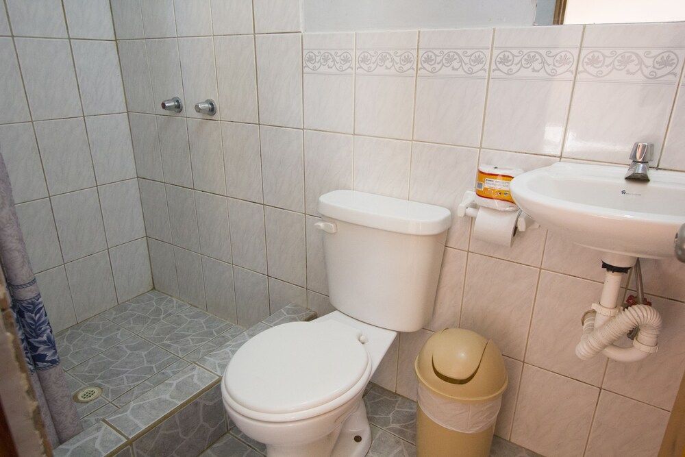 Hostal Alcazaba Quadruple Room 7