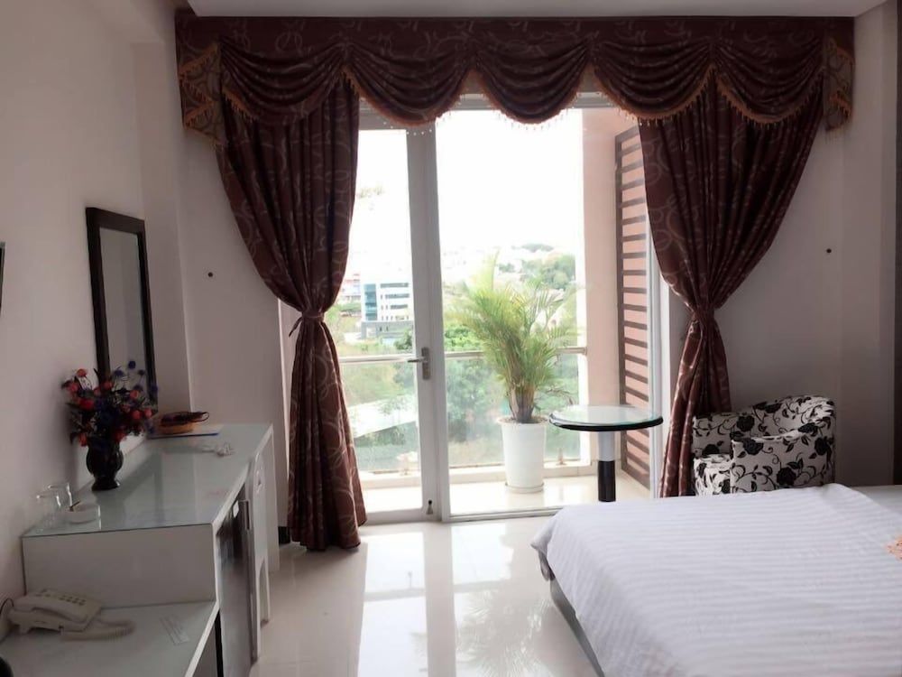 Ngoc Se Hotel Quadruple Room 3