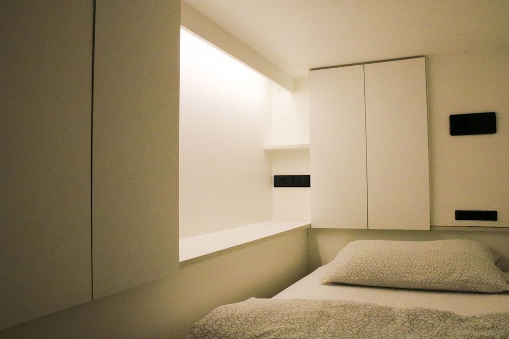 The CAPSULE by UnionSPACE - Adults Only Capsule with Shared Bathroom 4