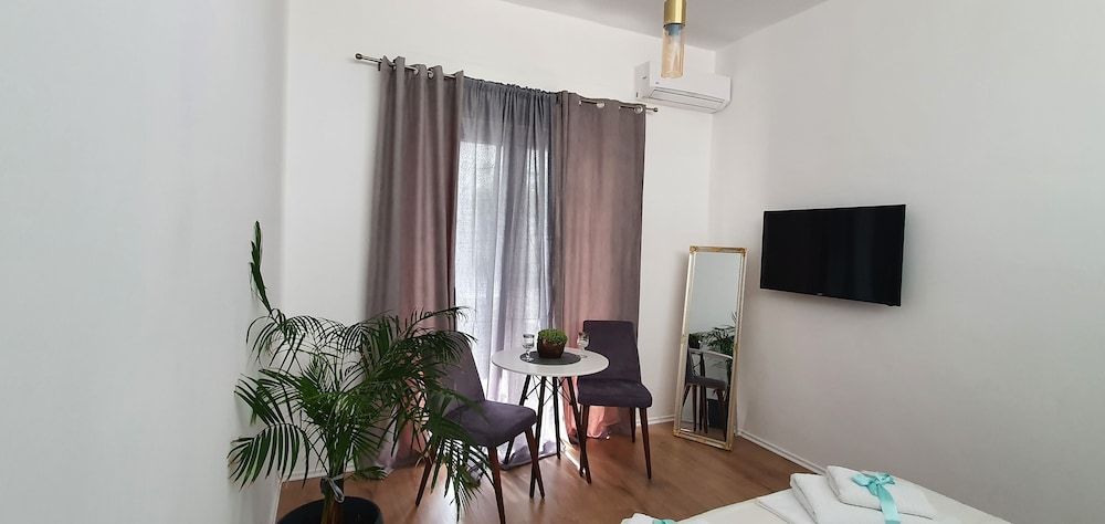 Happy Apartments Economy Studio 13