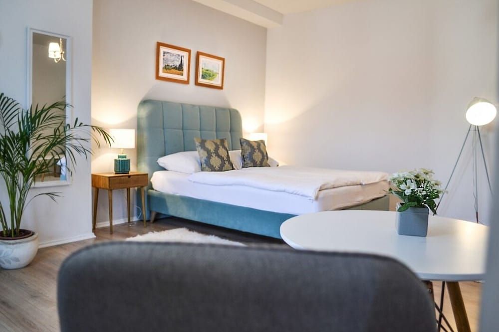 Happy Apartments Studio