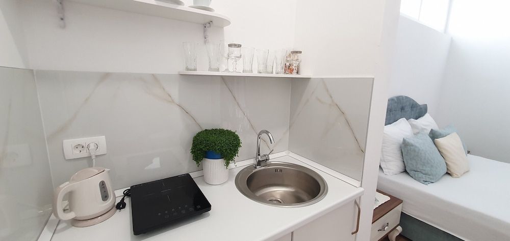 Happy Apartments Economy Studio 8