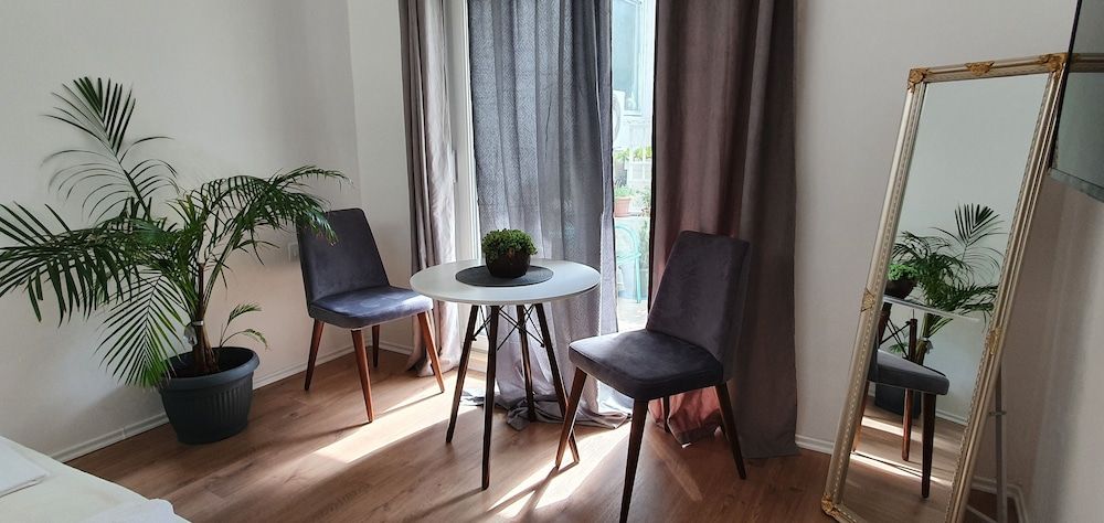 Happy Apartments Economy Studio 18