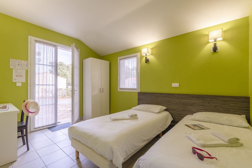 Room, 3 Bedrooms, Connecting Rooms