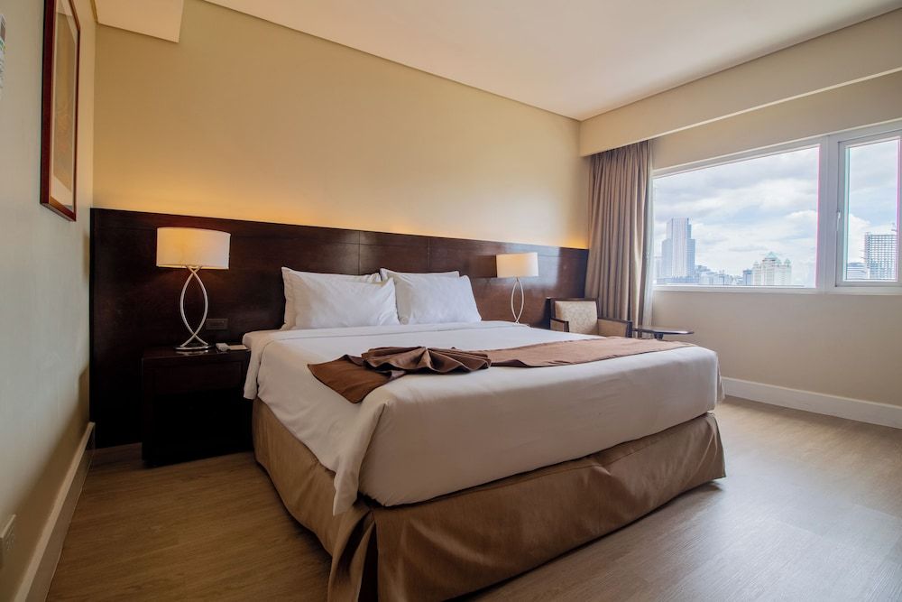 Harolds Hotel CEBU Deluxe Room, 1 King Bed 6