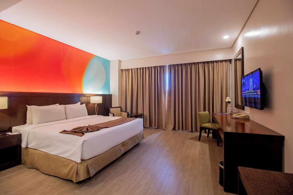 Harolds Hotel CEBU Deluxe Room, 1 King Bed 10