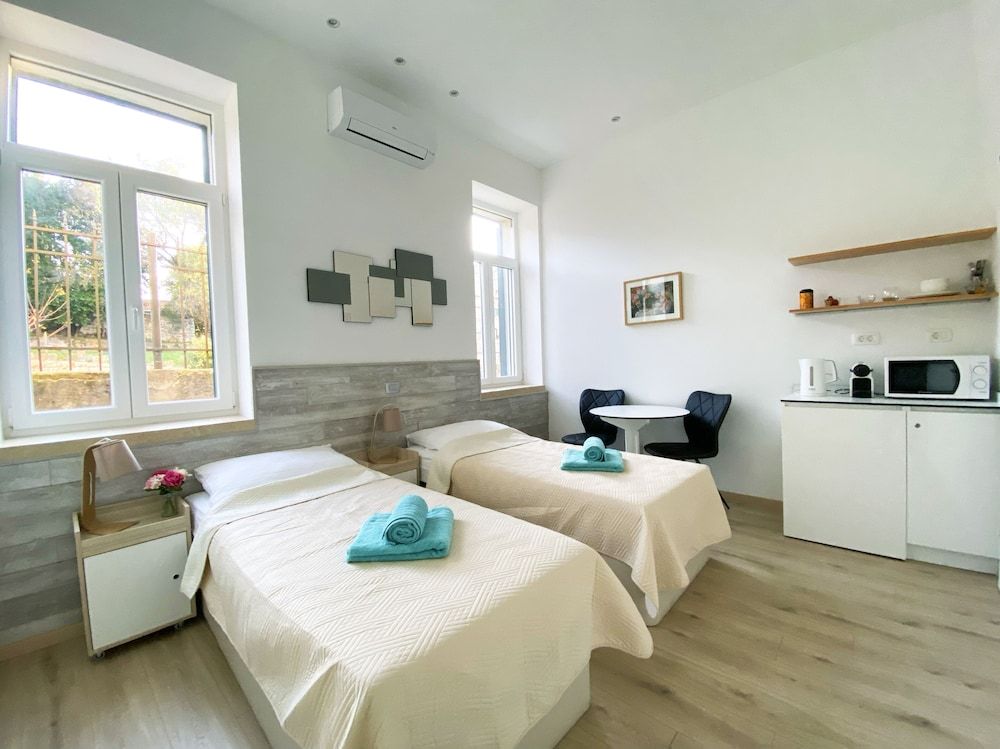 En-suite Rose on Rokova Street Double Room 6