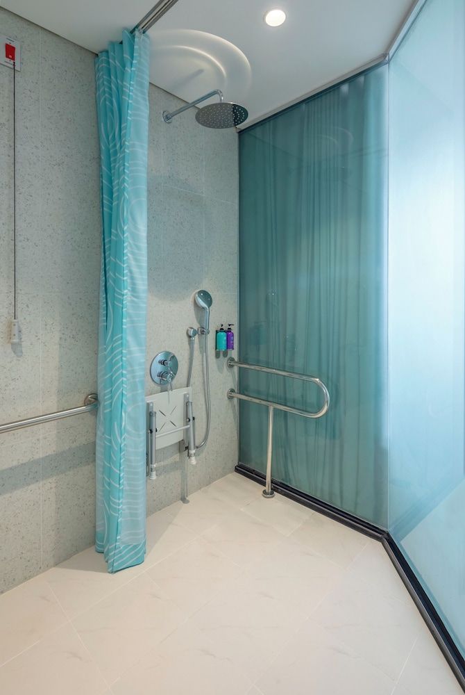 Tru by Hilton Bac Giang City Centre Room, 1 King Bed, Accessible 4