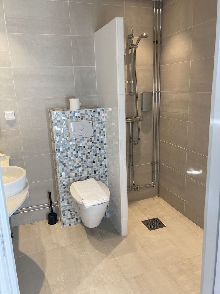 Deus Hotel Basic Single Room, Ensuite 3