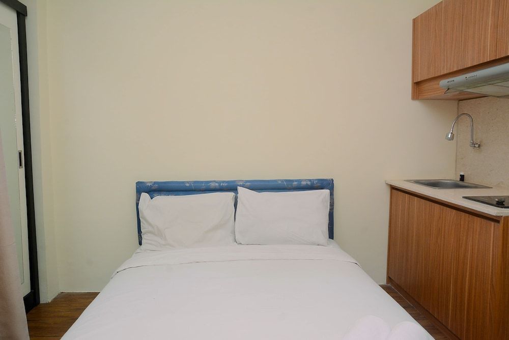 undefined Cozy and Stylish Studio Green Pramuka Apartment near Mall 6