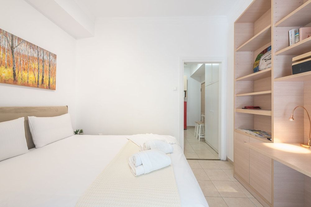 Elegant Koukaki Studio by Cloudkeys City Studio 19