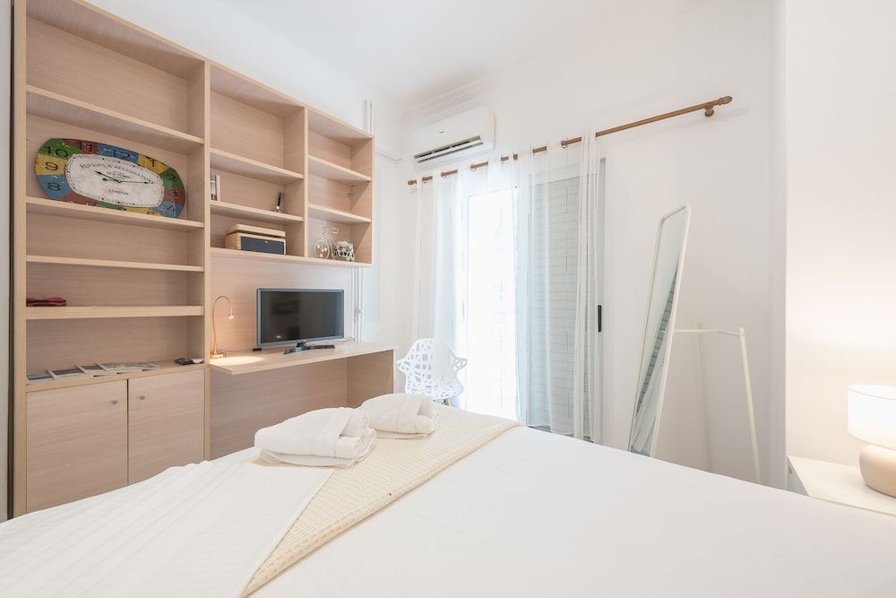 Elegant Koukaki Studio by Cloudkeys City Studio 7