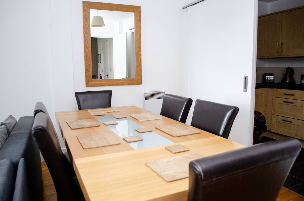 Henry Street - Apt 22 Apartment, 2 Bedrooms 9