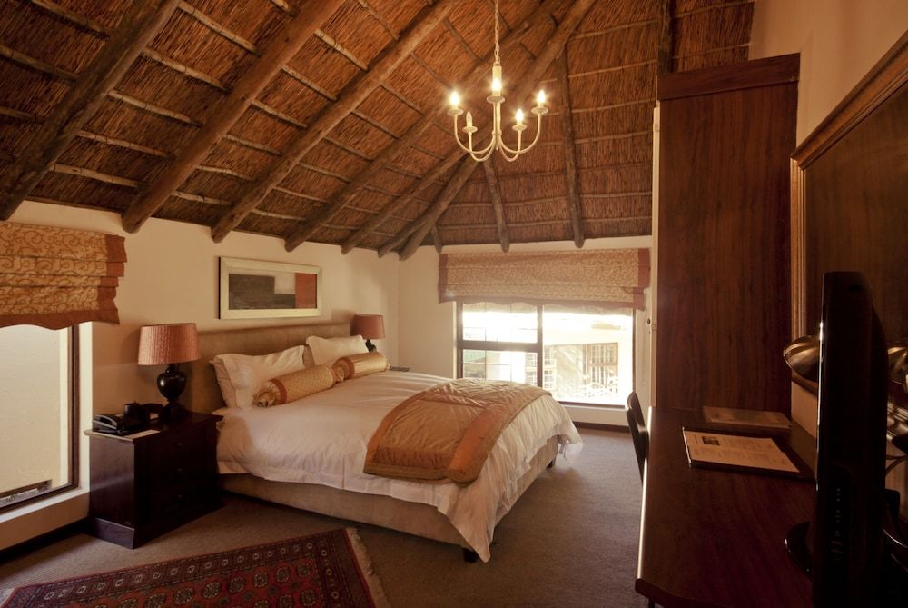 Lourie Lodge Luxury Two 4