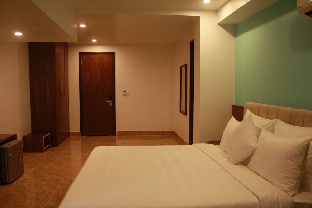 Cong Thanh Long Beach Hotel Deluxe Double Room 9