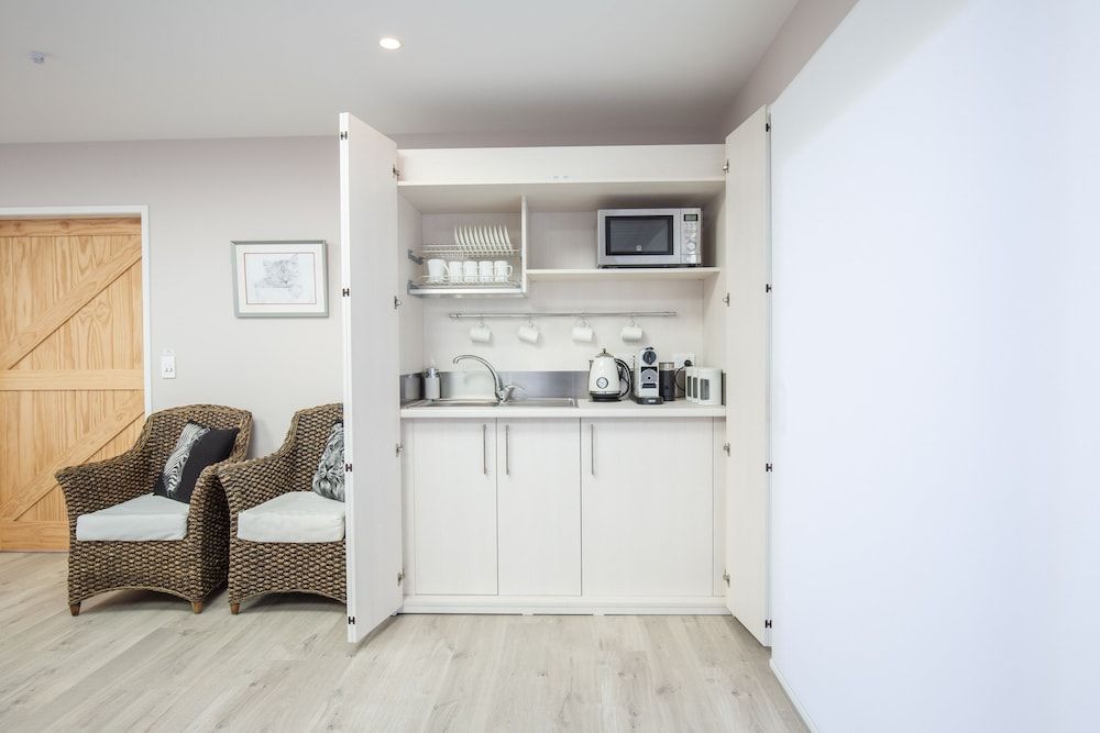 undefined Attitude BnB 7