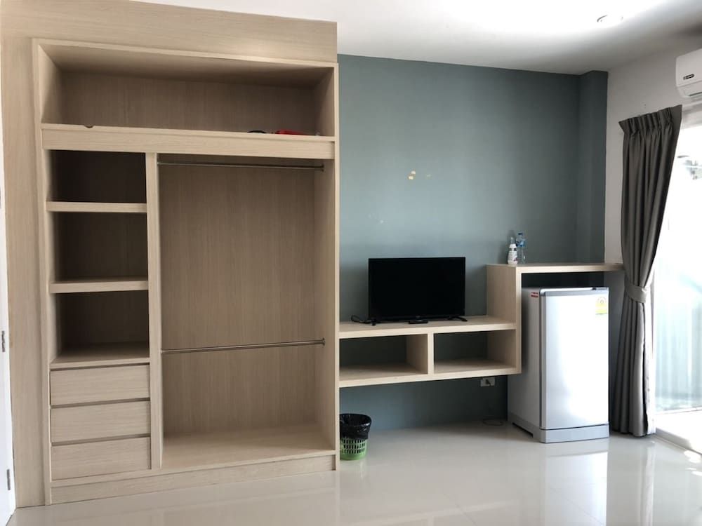 Khao Oat Airport Superior Room, 1 King Bed 4