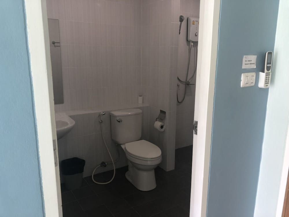 Khao Oat Airport Superior Room, 1 King Bed 3