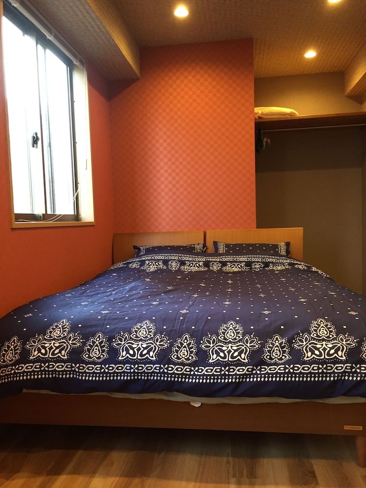 Career Corporation Queen Bed Room Non Smoking Check-in 12-7pm Must contact arrival time 4