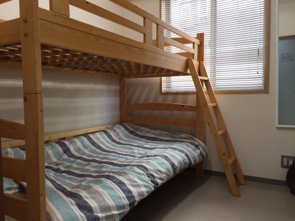 Career Corporation Bunk Bed Room Non Smoking Check-in 12-7pm Must contact arrival time 3