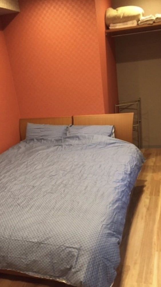 Career Corporation Queen Bed Room Non Smoking Check-in 12-7pm Must contact arrival time 7