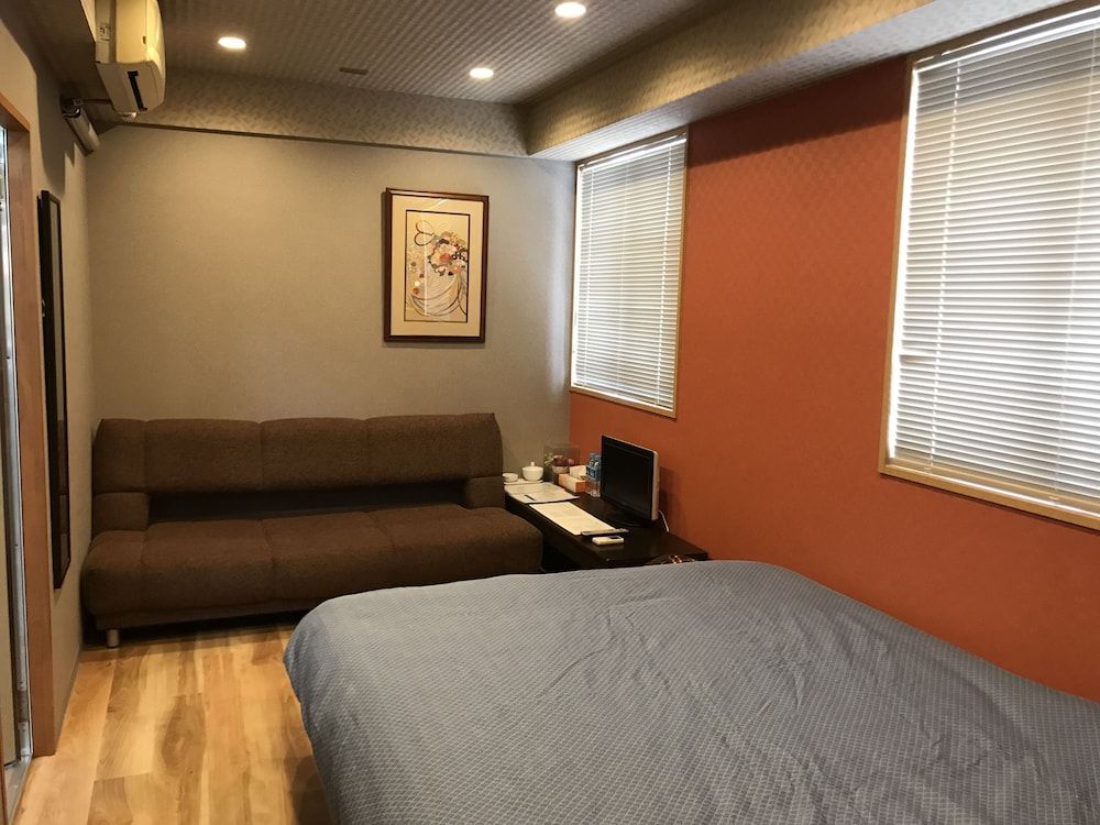 Career Corporation Queen Bed Room Non Smoking Check-in 12-7pm Must contact arrival time 9