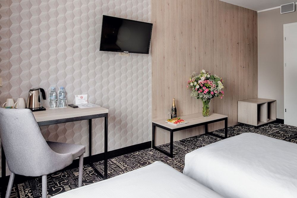 Citi Hotel's Warszawa-Falenty Junior Twin Room 7