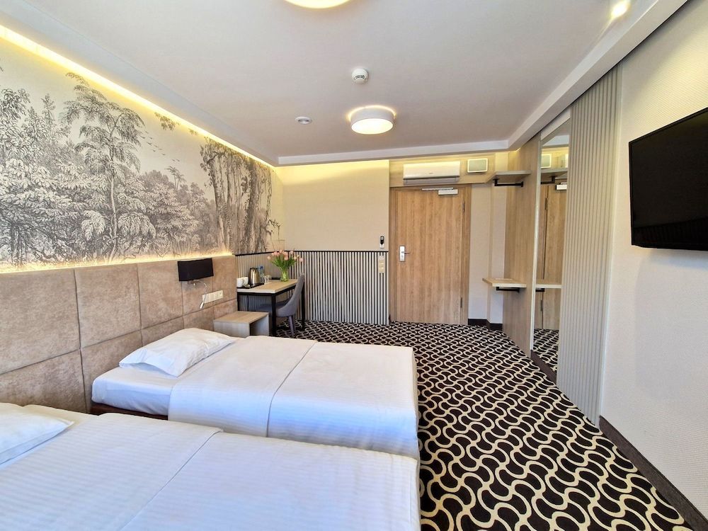 Citi Hotel's Warszawa-Falenty Standard Twin Room 3