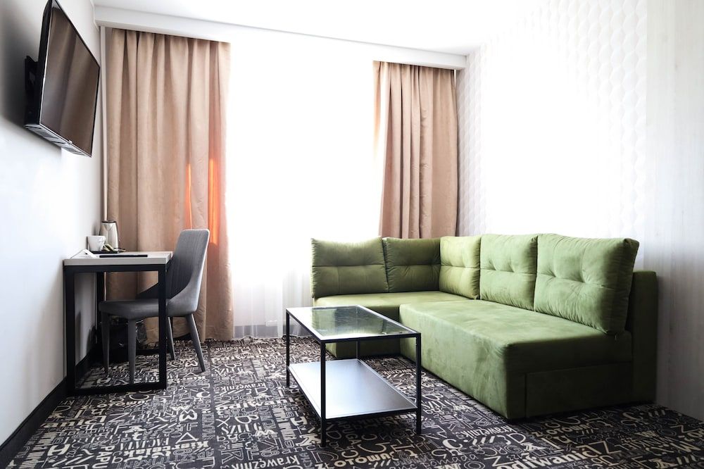 Citi Hotel's Warszawa-Falenty Junior Twin Room 8