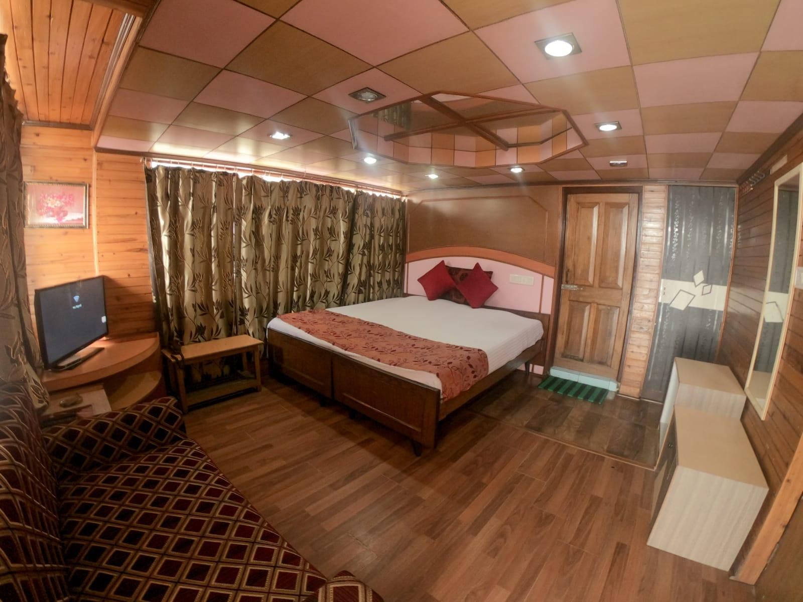 Deluxe Double Room 2