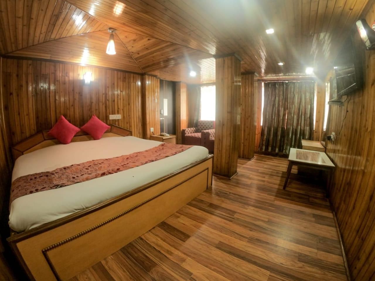 Deluxe Double Room 2