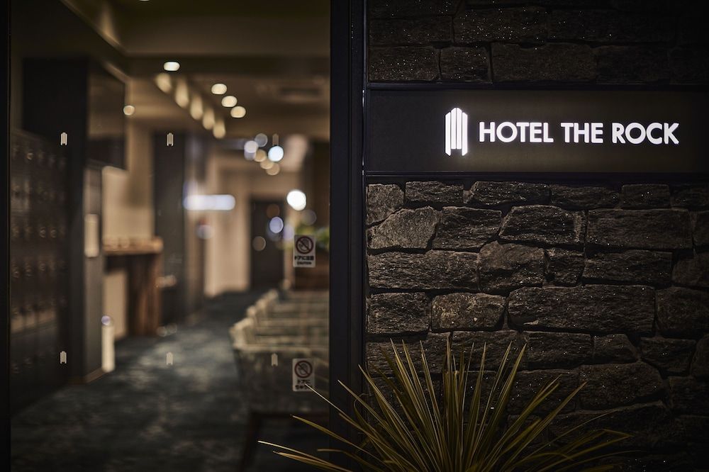 undefined Hotel The Rock 2