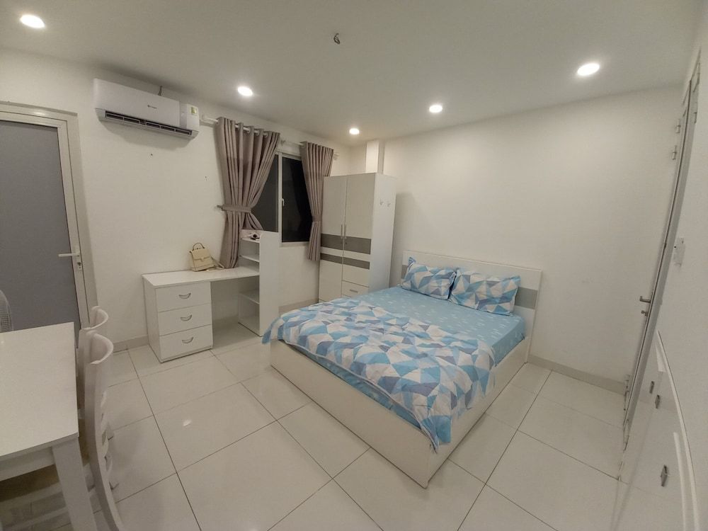 undefined Smiley Apartment 8 4