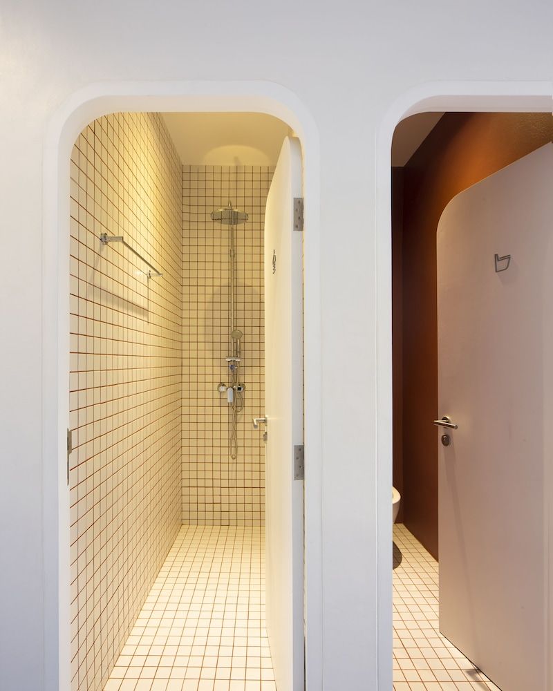 Boxpackers Hostel Phranakorn Standard Triple Room with Shared Bathroom 11