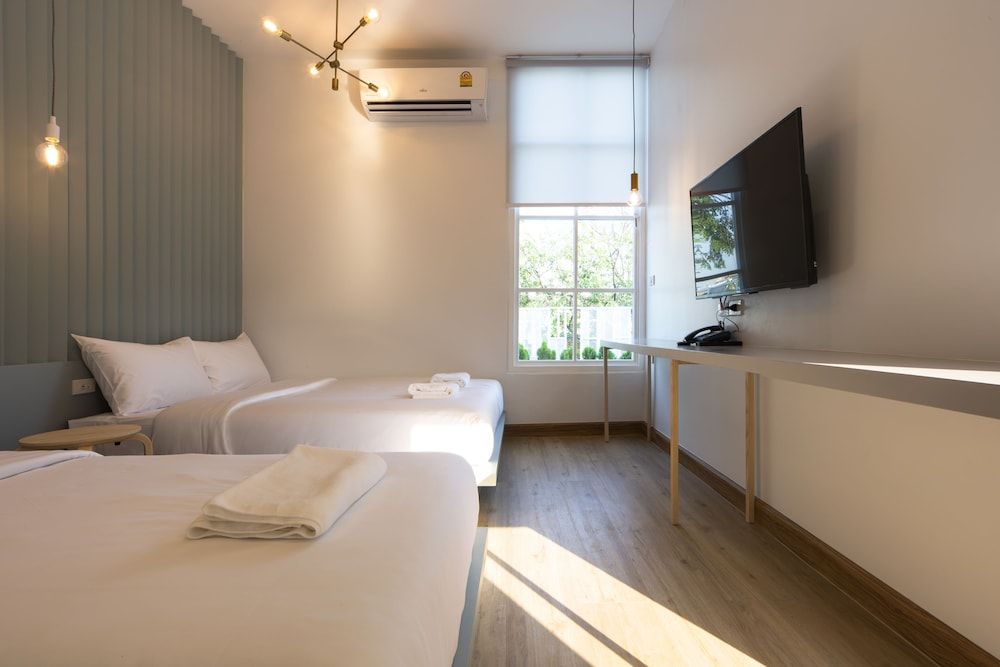 Boxpackers Hostel Phranakorn Standard Triple Room with Shared Bathroom 2