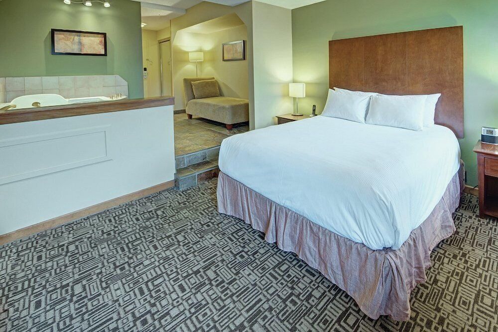 Mountain Side Hotel Whistler by Executive Mountain Lodge One Bedroom Suite 2