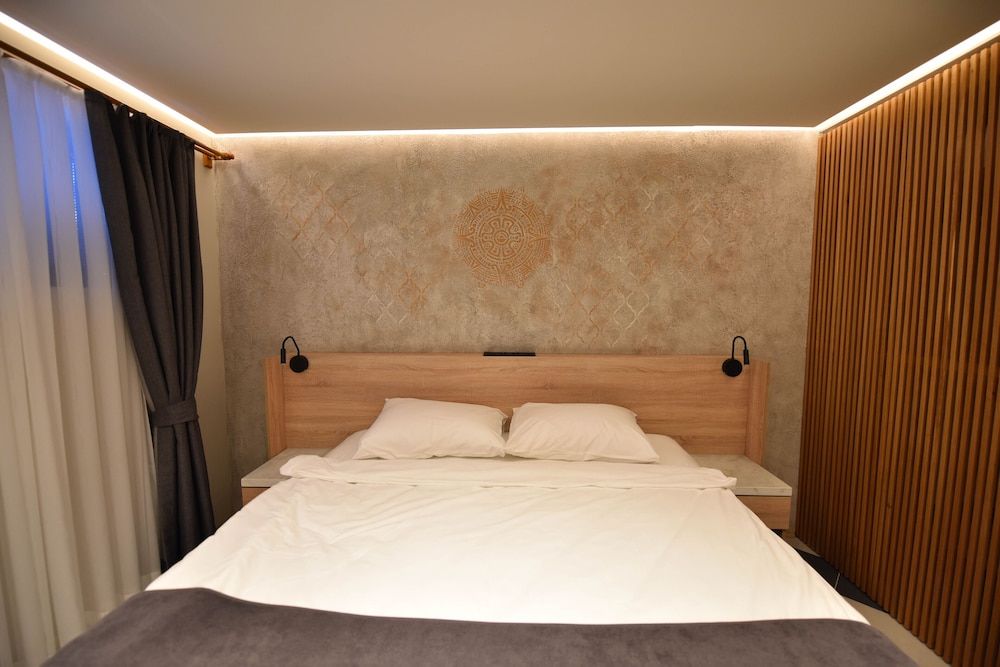 Casa Luxury Hotel Semi Basement - No Balcony 2