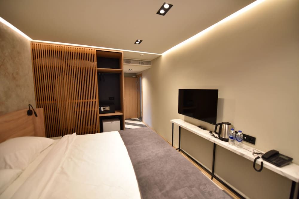 Casa Luxury Hotel Semi Basement - No Balcony 7