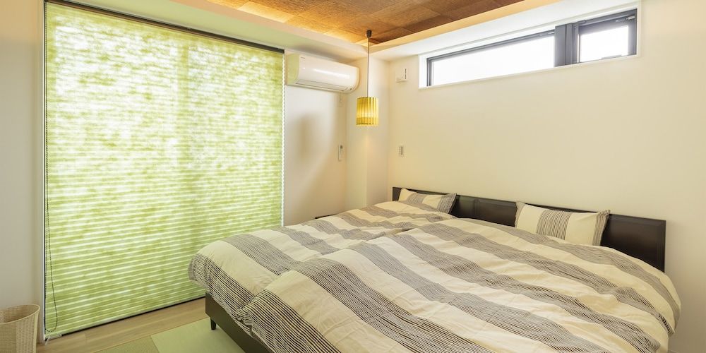 303 Superior Twin Room (Non-Smoking)