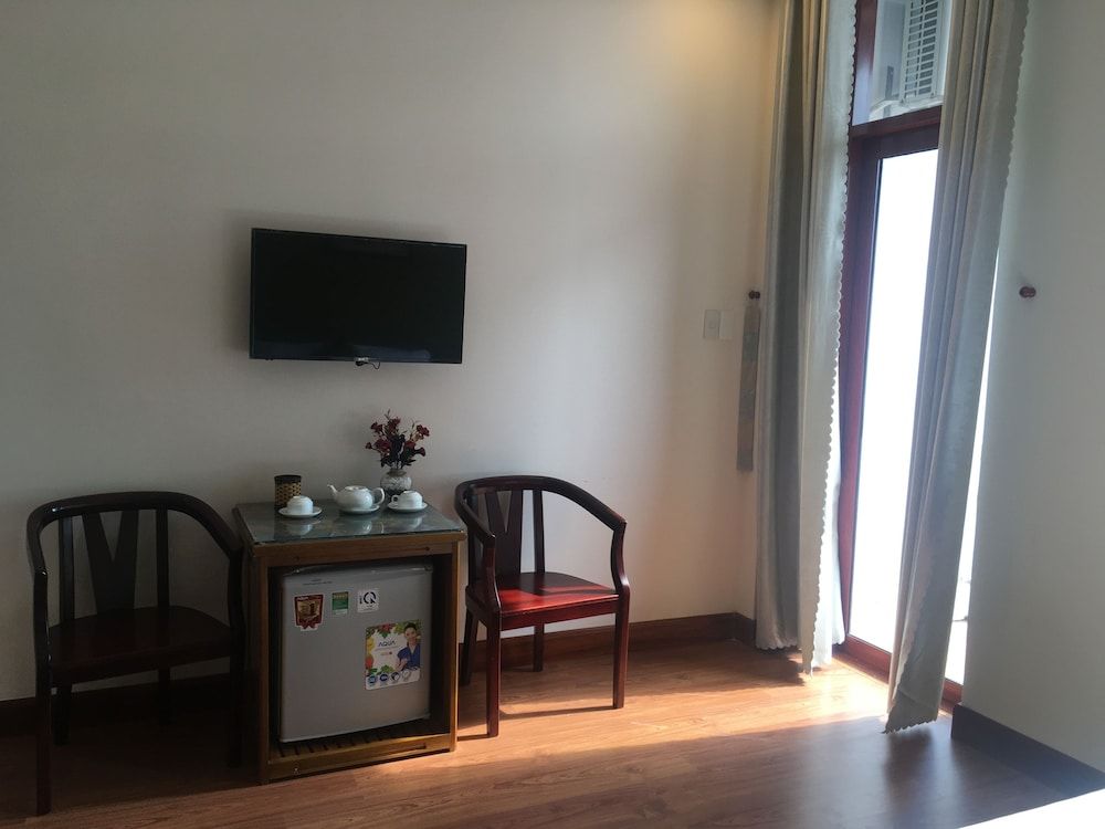 undefined Phuong Quang Hotel 8
