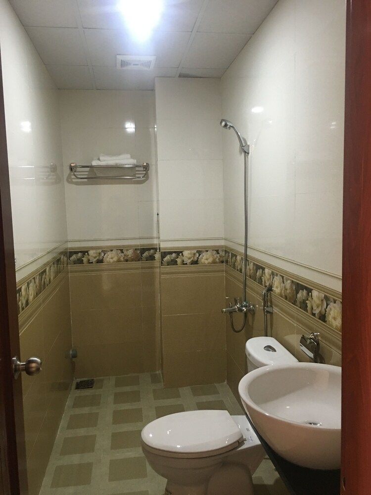 undefined Phuong Quang Hotel 10