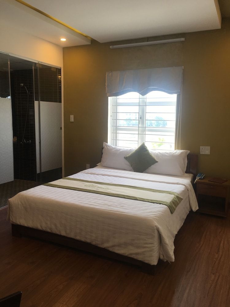 undefined Phuong Quang Hotel 5