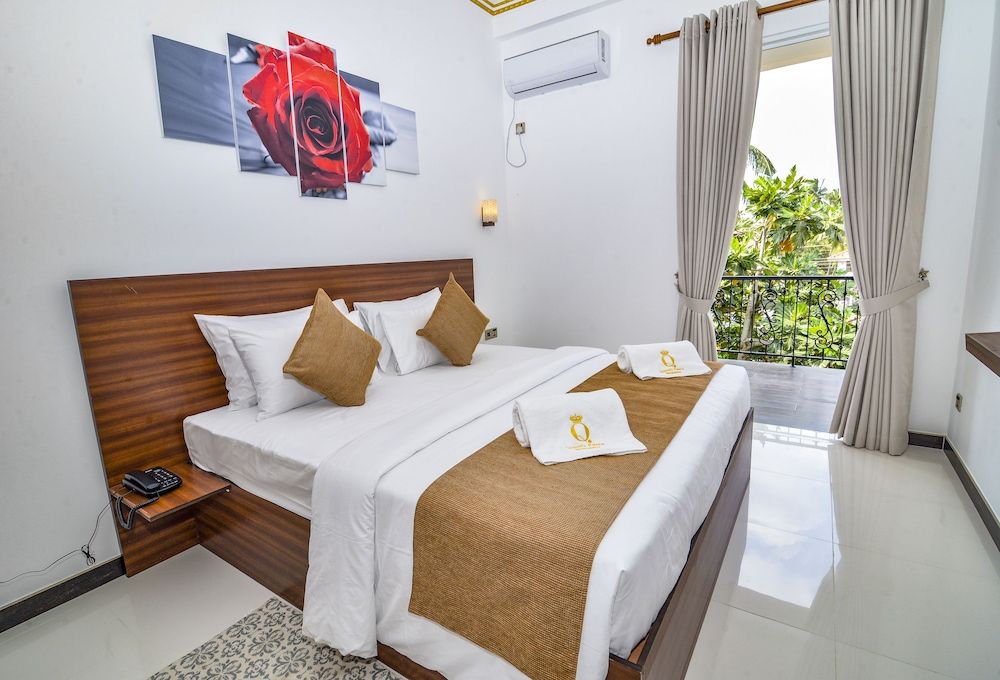 Deluxe Double Room Single Use, 1 King Bed, Garden View
