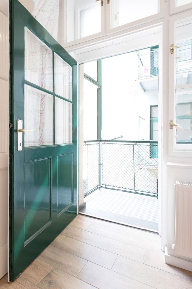 Cute Studio With Beautiful Balcony in the Center! Apartment (0 Bedroom) 14