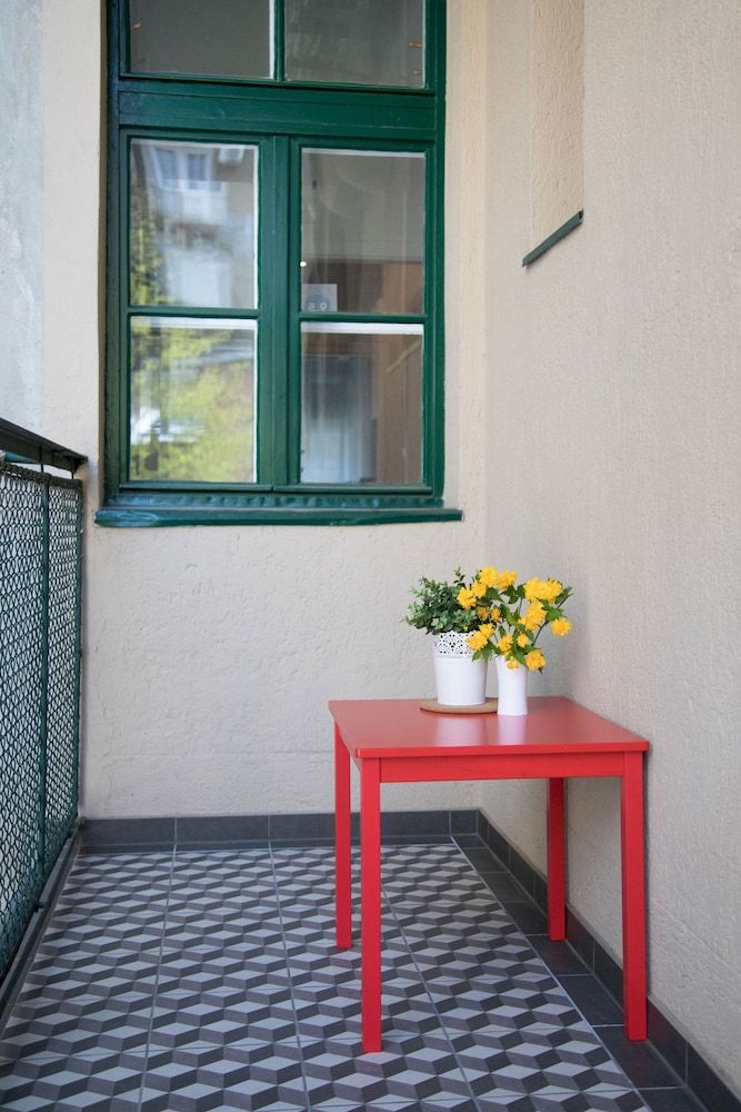 Cute Studio With Beautiful Balcony in the Center! Apartment (0 Bedroom) 16