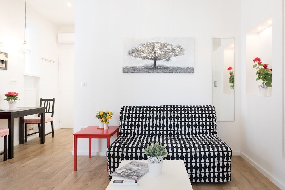 Cute Studio With Beautiful Balcony in the Center! Apartment (0 Bedroom) 8