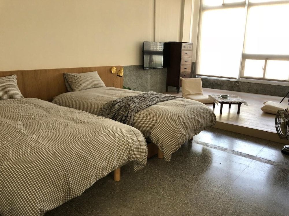 Room - 2 Twin, Bathtub