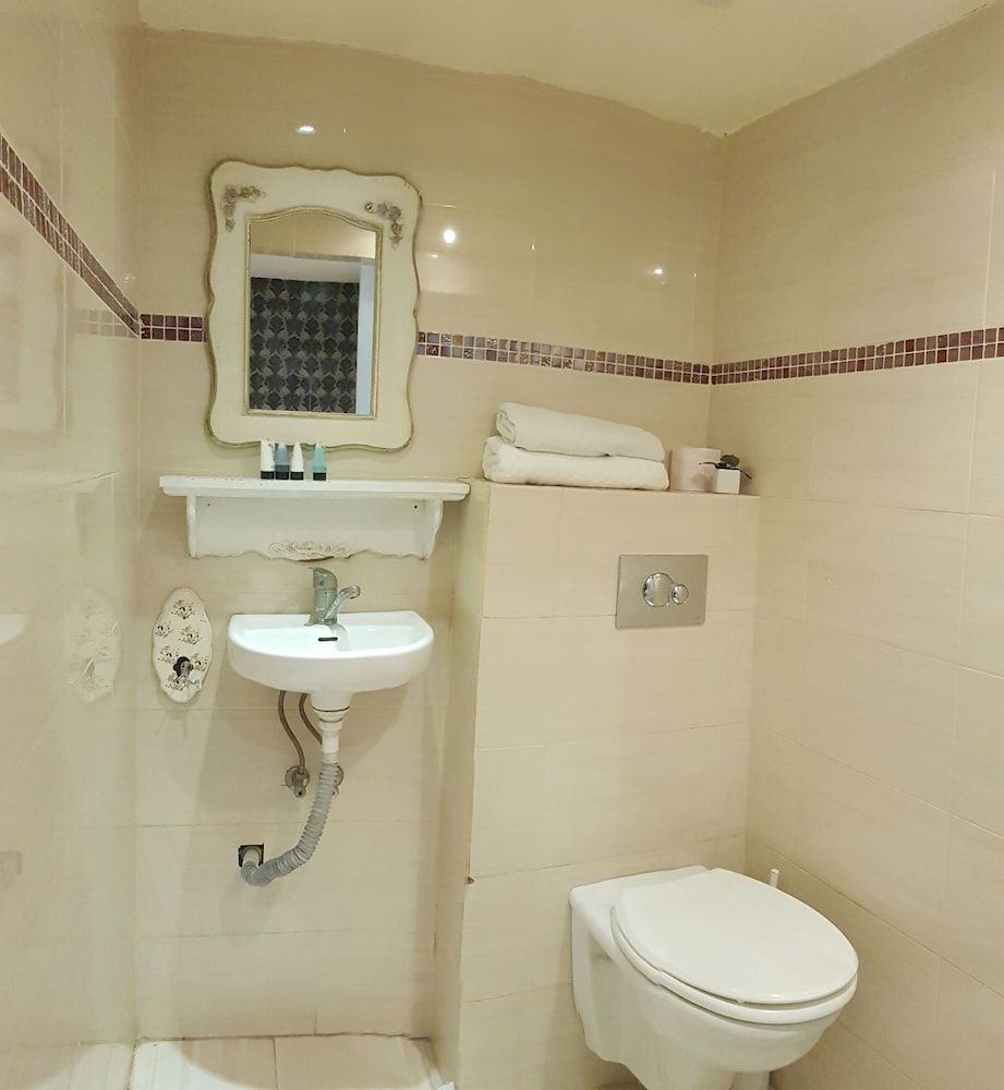 Central Hotel Standard Double Room 9