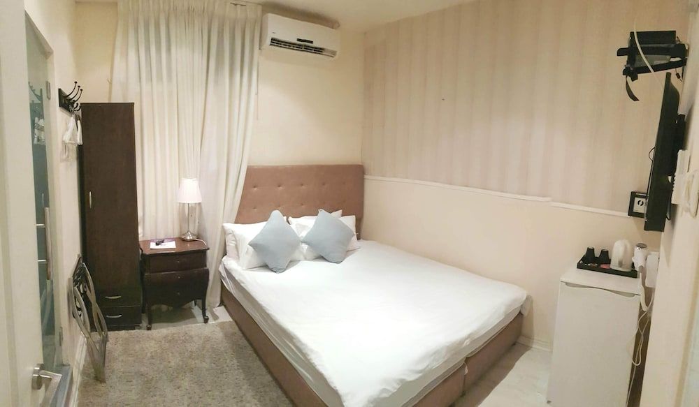 Central Hotel Double or Twin Room 8